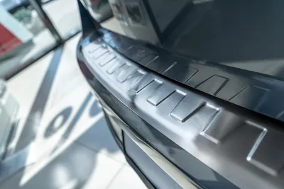 Produktbild von Ladekantenschutz mit Abkantung passend für Seat Leon 3 5F ST Kombi Bj.2014-2020, Farbe:Silber