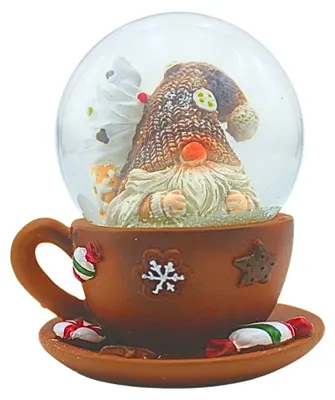 Produktbild von Schneekugel Weihnachtswichtel, Schneekugel Weihnachten mit Brauner Mütze und Eis, auf Tassen Sockel L/B/H 8 x 7 x 8 cm.