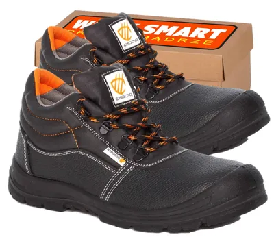 Produktbild von SOLID S1 SRC 44 Arbeitsschutzstiefel aus Leder mit Blecheinlage.