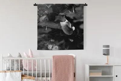 Produktbild von MuchoWow® Wandteppich Wandbehang Kolibri zwischen alten rosa Blumen und Schmetterlingen - schwarz und weiß 90x90 cm Tapisserie Dekoration Wandtuch - Wandaufhänger