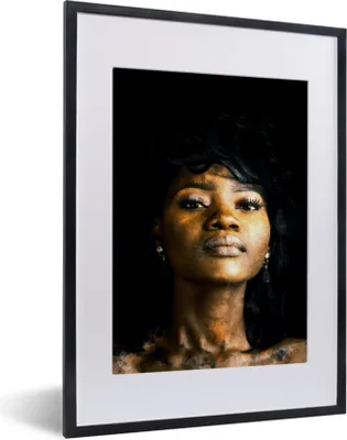 Produktbild von MuchoWow® MuchoWow® Gerahmtes Poster Frau - Farbe - Lehm 30x40 cm - Poster mit zchwarzem Bilderrahmen - Wandposter Schlafzimmer