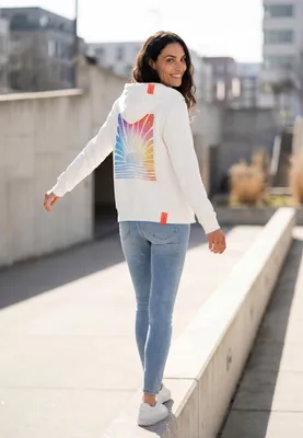 Produktbild von salzhaut Damen Sweatjacke APPELSNUT L, KI-generiertes Bild