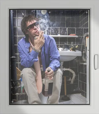 Produktbild von Wallario Lichtschutzbild, Dekorativer Sichtschutz Sonnenschutz 96 x 115 cm mit Motiv: Kloparty - Sexy Mann auf Toilette mit Zigarette - Verdunklung ohne Bohren