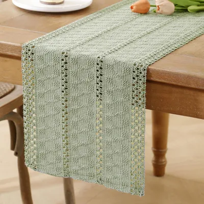 Productafbeelding van Tafelkleed in saliegroen, boho-stijl, macramé, katoen, 30x140 cm