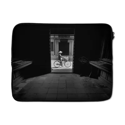 Produktbild von MuchoWow® Laptop Hülle 15 Zoll Tür - Fahrrad - Straße - Architektur Laptoptasche - Laptoptasche - Sleeve - Rundum-Schutz