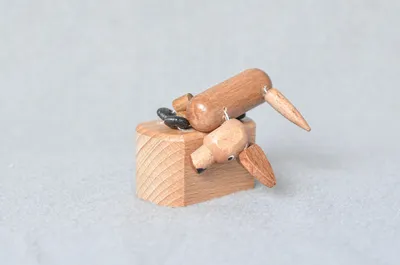 Produktbild von Holzspielzeug Wackelfigur Dackel Höhe=7,5cm NEU