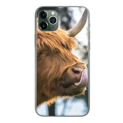Produktbild von MuchoWow® Handyhülle Schutzhülle Hülle für iPhone 11 Pro Max Schottischer Highlander - Nase - Baum Silikon Softcase Handy Hülle - Schutz