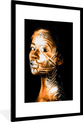 Produktbild von MuchoWow® MuchoWow® Gerahmtes Poster Frau - Lehm - Muster 60x90 cm - Poster mit zchwarzem Bilderrahmen - Dekoration - Wandposter Wohnzimmer - Hochwertig