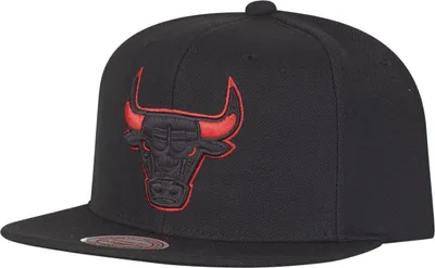 Produktbild von Mitchell & Ness Snapback Cap - Chicago Bulls Team schwarz