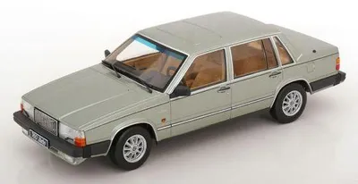 Immagine prodotto di Triple 9 1:18 Volvo 760 (1985) - verde chiaro 1800531
