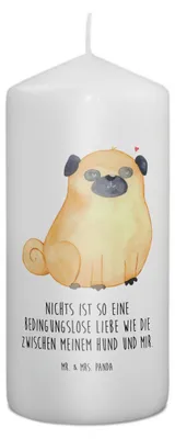 Produktbild von Mr. & Mrs. Panda Kerze Mops 15 x 7 cm - Weiß - Geschenk, Erinnerungslicht, Sprüche, Stumpenkerze, Hund, Liebe, Knuffig, Bedruckte, Blockkerze, Pure, Erinnerungskerze