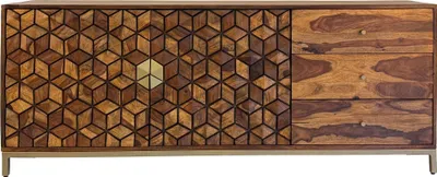 Sideboard Sheesham Massivholz 180cm mit geometrischem Würfelmuster und Goldgestell, Gesamtansicht von vorne.