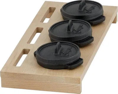Produktbild von Famanu Mini Dutch Oven Set mit Holzunterlage, 3 x 11 cm, Gusseisen Set von 3 Servierpfannen