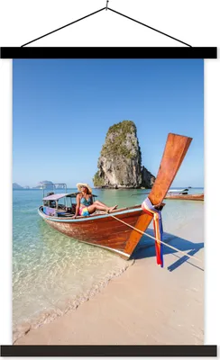 Produktbild von MuchoWow® Textilposter Strand - Frau - Boot 60x90 cm mit schwarzem Rahmen - Poster Wohnzimmer