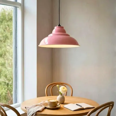 Produktbild von Opviq, Hochwertiger Kronleuchter, Metallkörper, Ø31 cm, Höhe: 100 cm, Kabel: 90 cm, E27 Fassung, max. 40 W, IP20, Pink, Industrie-Design, ideal für moderne Wohnräume.