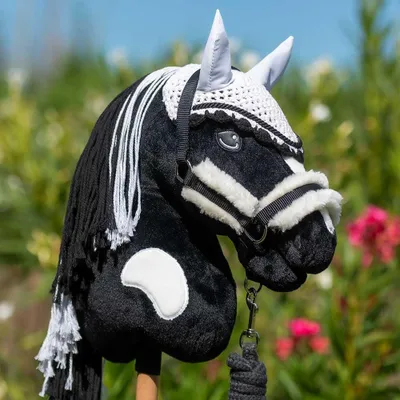 Productafbeelding van Set bestaande uit hoofdstel met muts, teugels en een zwart-witte cap voor een hobbyhorse