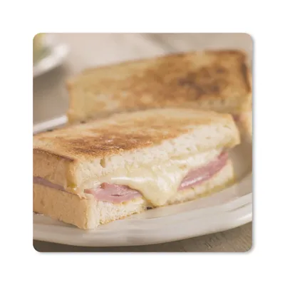 Produktbild von MuchoWow® Mauspad Mousepad Schinken-Käse-Sandwich auf einem weißen Teller 20x20 cm - Mousepads - Maus Mat - Pad - Mausunterlage - Desk Mat - Bureauartikeln