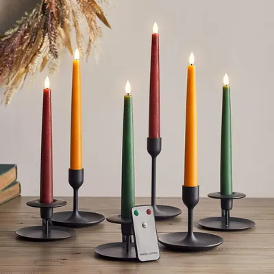 Produktbild von Lights4fun 6er Set bunte TruGlow® LED Stabkerzen mit Fernbedienung und Timer Echtwachs 22cm batteriebetrieben