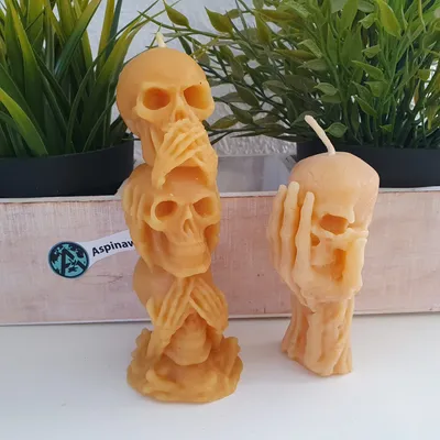 Produktbild von Bienenwachskerze Totenkopf 2er Set 10 und 13 cm – Hand Schädel und Schädel Turm