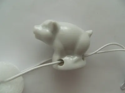 Produktbild von Porzellan Tropfenfänger Schwein, weiß, für Kaffee- oder Teekannen, Figur Tier Ferkel