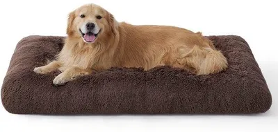 Obrázok produktu pre Veľká podložka Fluff pre veľké psy – 121 x 76 x 8 cm. Prateľné psie lôžko s protišmykovou spodnou stranou a plyšovým vankúšom v hnedej farbe.