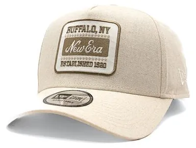 Productafbeelding van New Era 9FORTY pet met embleem, lichtbeige