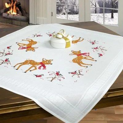 Image de Kit de broderie au point de croix : nappe 80 x 80 cm avec gabarits
