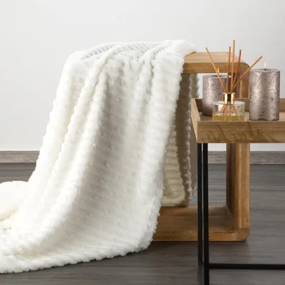 Produktbild von Wohndecke LISA – warm & kuschelig, perfekt für den Winter 70X160 cm cm weiß