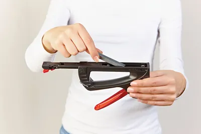 Produktbild von novus Handtacker J-11 schwarz-rot