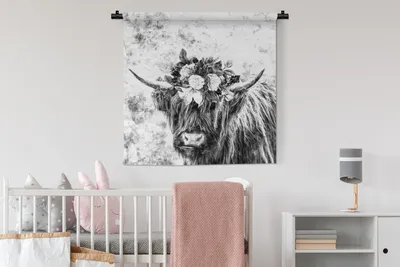 Produktbild von MuchoWow® Wandteppich Wandbehang Schottisches Hochlandrind - Blumen - Schwarz - Weiß 90x90 cm Tapisserie Dekoration Wandtuch - Wandaufhänger