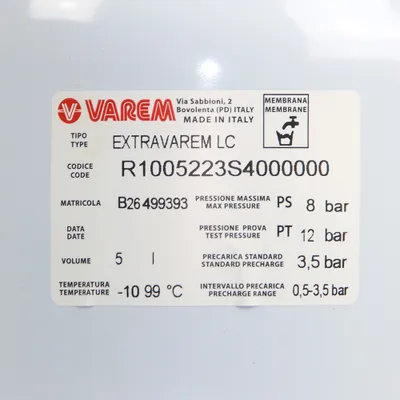 A label with product information for a VAREM Extravarem LC expansion vessel.