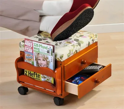 Produktbild von Fussstütze Fusshocker aus Holz, 2 Schubladen + Fach für Zeitschriften, mit Rollen, Stoffbezug, Polsterhocker
