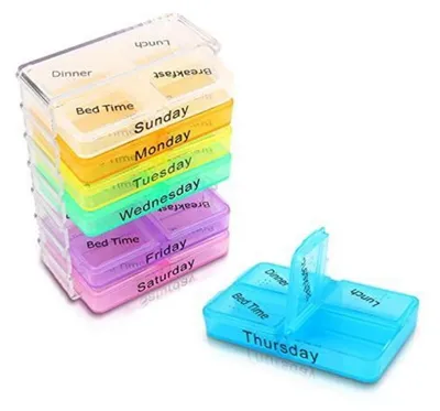 Immagine prodotto di Contenitore per pillole da 7 giorni, con 4 scomparti e un compartimento colorato per l'organizzazione dei farmaci