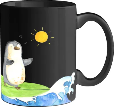 Produktbild von Mr. & Mrs. Panda Kaffeetasse Pinguin Surfer - Schwarz - Geschenk, Portugal, Tasse, haferl, Motivtasse, Motiviert, Urlaub, Optimistisch, schöne, Pinguine, Hawaii