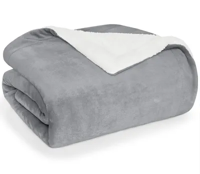 Produktbild von Blumtal Sherpa Kuscheldecke 150x200 cm – Flauschige Wohndecke – Weiche Wohn- & Kuscheldecke, Grau