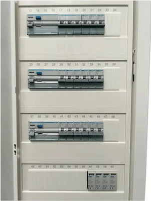 Produktbild von Hager VU60BV1 Kleinverteiler 5-reihig bestückt und verdrahtet BxHxT 348x880,5x94,5/90 mm weiß
