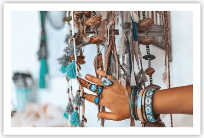Produktbild von Poster - Poster ohne Rahmen - Hand Schmuck ethnisch - 91,5x61 cm - Wand Bild - Wanddeko - Wandbilder - Kunstposter - Wandposter - Bilder - Kunstdruck - Wanddekoration - Wandbild - P2XAA91x61-5107
