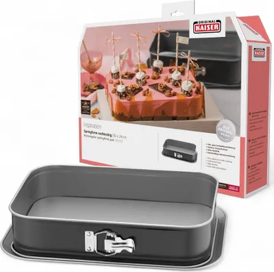 A baking pan and its packaging are shown.