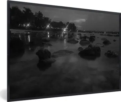 Produktbild von MuchoWow® MuchoWow® Gerahmtes Poster Strandlichter auf der Isla Mujeres am Morgen - Schwarz und Weiß 30x20 cm - Poster mit zchwarzem Bilderrahmen - Kunstdruck - Bild-Poster