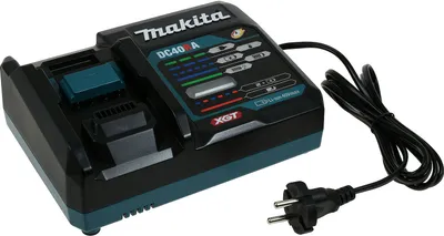 A Makita DC40RA battery charger is shown on a white background.