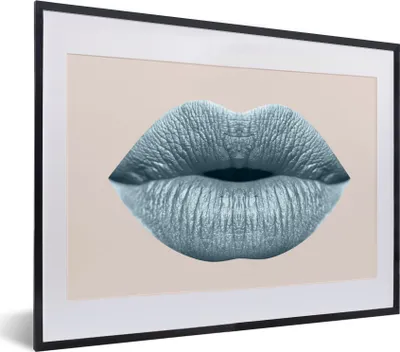Produktbild von MuchoWow® MuchoWow® Gerahmtes Poster Lippen - Pastell - Grau 40x30 cm - Poster mit zchwarzem Bilderrahmen - Bilderrahmen - Poster im Rahmen
