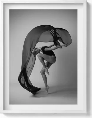 Produktbild von Foto einer Tänzerin beim Tanzen– Wandbild mit Rahmen – Gerahmtes Bild  – Wanddekoration – 60x80 cm –  Weiß Rahmen