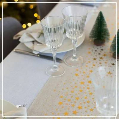 Produktbild von Ibenzoa® Tischläufer Leinenoptik mit goldenen Sternen – Tischband 28 cm x 5 m, festliche Dekoration für Weihnachten, Advent & Silvester