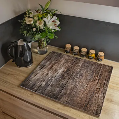Produktbild von banjado Herdabdeckplatte einteilig 60,x52cm groß mit Gummi Abstandshalter, ESG Sicherheitsglas mit Motiv Altes Holz [HAP1 10633]