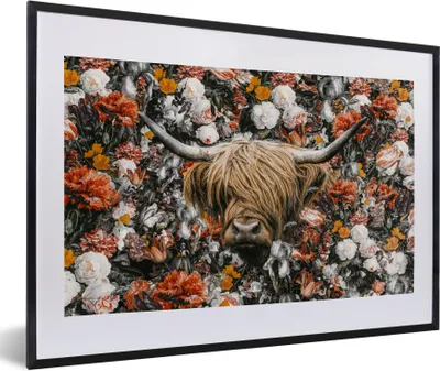 Produktbild von MuchoWow® Gerahmtes Poster Schottischer Highlander - Blumen - Schwarz - Weiß 60x40 cm - Poster mit Schwarzem Bilderrahmen Wandposter Rahmen Foto Bilder - Schlafzimmer - Plakat in Rahmen - Drucken
