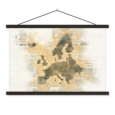 Produktbild von MuchoWow® Textilposter Karte Europa - Zeitungen - Braun 90x60 cm mit schwarzem Rahmen - Aufhängungssatz