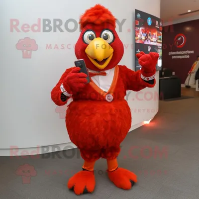 Produktbild von Roter REDBROKOLY Tandoori-Huhn Maskottchen Kostüm charakter bekleidet mit einer Anzughose und Smartwatches