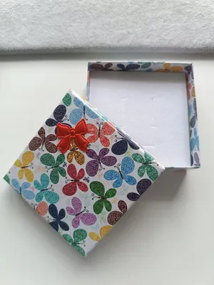 Image de boîte carrée colorée papillon emballage cadeau ruban 8,5 x 8,5