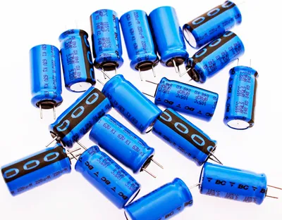 Produktbild von 10x Elko 220µF / 63V 105° Kondensator 220uF (Ø20x10mm) RM4 *10pcs* #713872