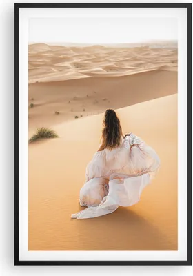 Produktbild von Gerahmtes Poster - Schwarzer Rahmen - Wüste Düne Frau - 61x91,5 cm - Wand Bild - Wanddeko - Wandbilder - Kunstposter - Wandposter - Bilderrahmen - Bilder - Kunstdruck Wanddekoration - P2BPA61x91-5169
